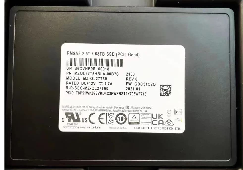 Samsung MZQL27T6HBLA-00B7C 7.68TB PCI Express NVMe 4.0 x4 Solid State Drive