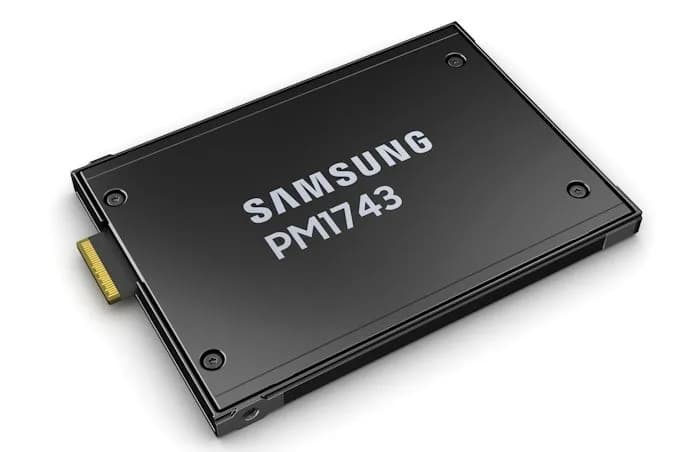 Samsung MZWLO3T8HCLS-00A07 3.84TB PCI Express NVMe 5.0 x4 Solid State Drive