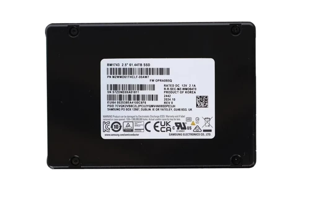 Samsung MZWMO61THCLF-00AW7 61.44TB PCI Express 4.0 x4 Solid State Drive